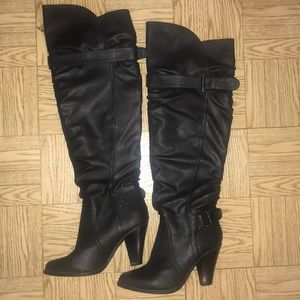 Knee high heeled Boot
